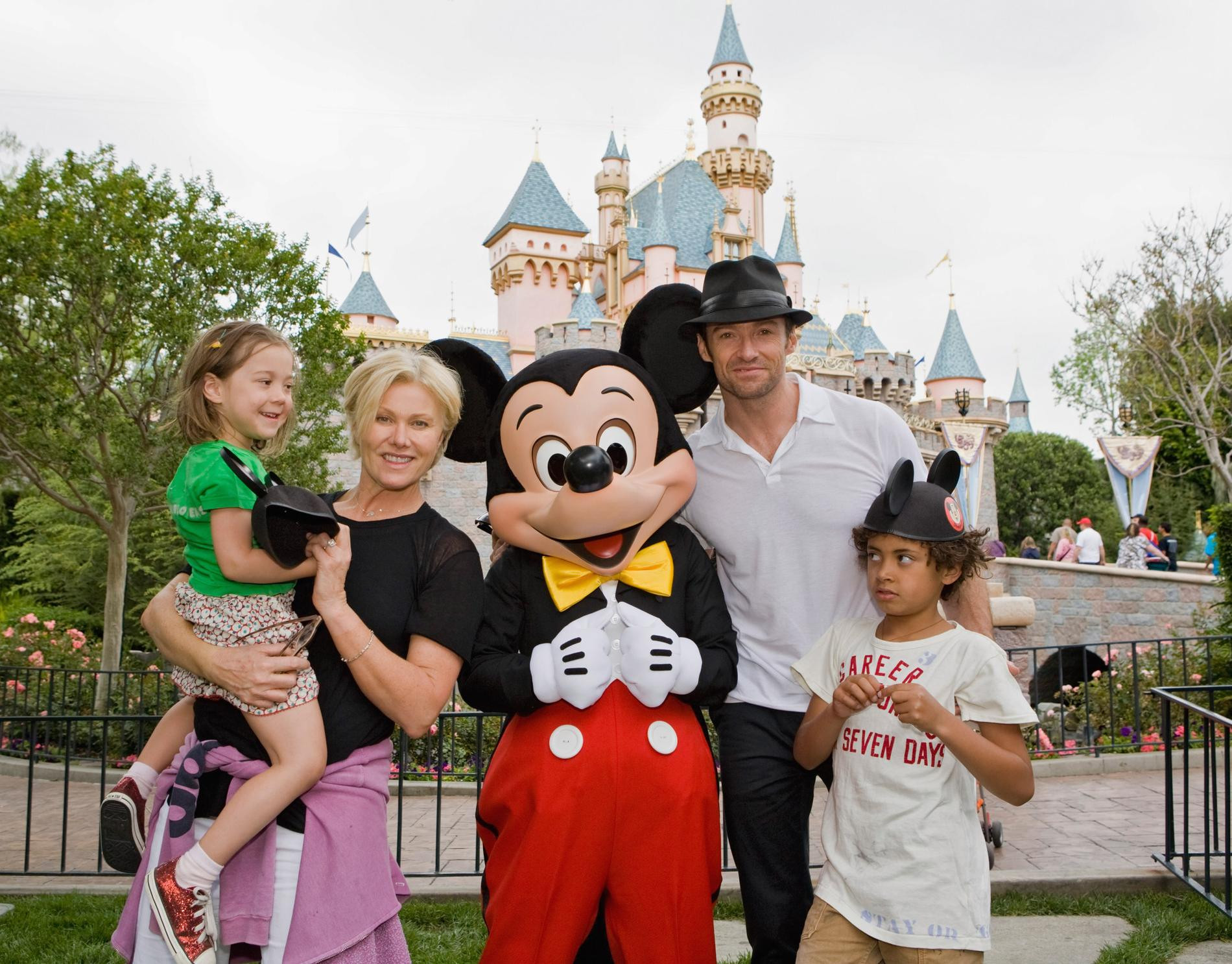 Хью Джекман вместе с бывшей женой Деборрой-Ли Фернесс и их детьми Оскаром и Авой. Фото: Getty Images